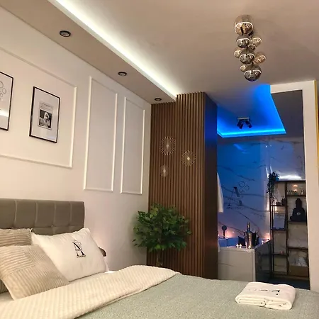 Atrium Apartment *